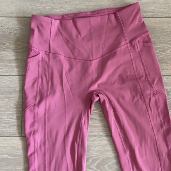 Lululemon cropped leggings - Picture 2 of 4